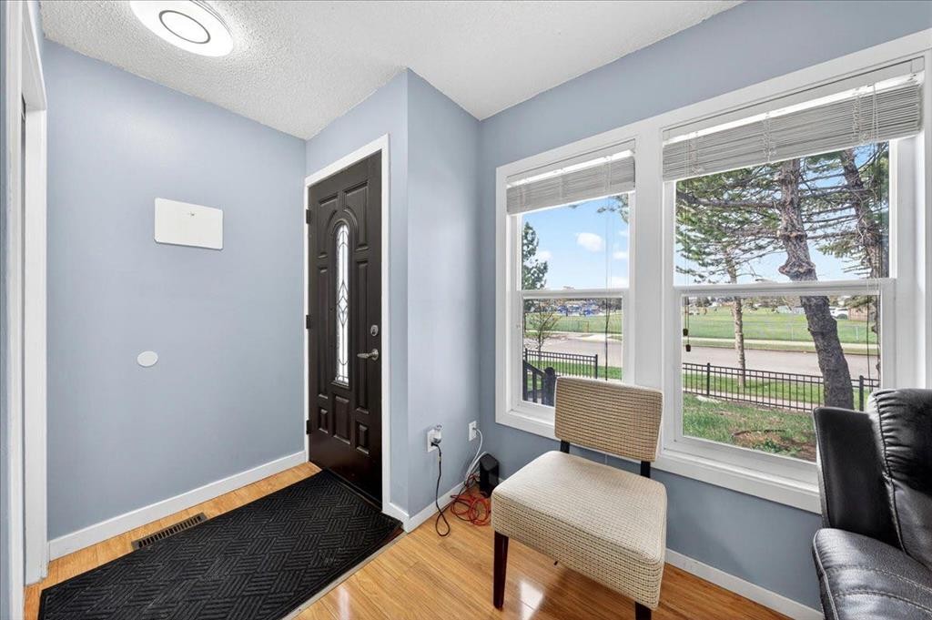 3620 28 Street Se, Calgary, AB - Indoor Photo Showing Other Room