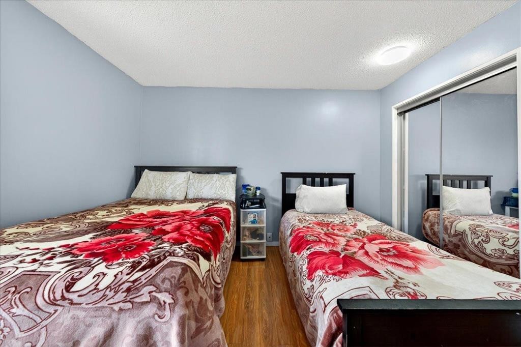 3620 28 Street Se, Calgary, AB - Indoor Photo Showing Bedroom
