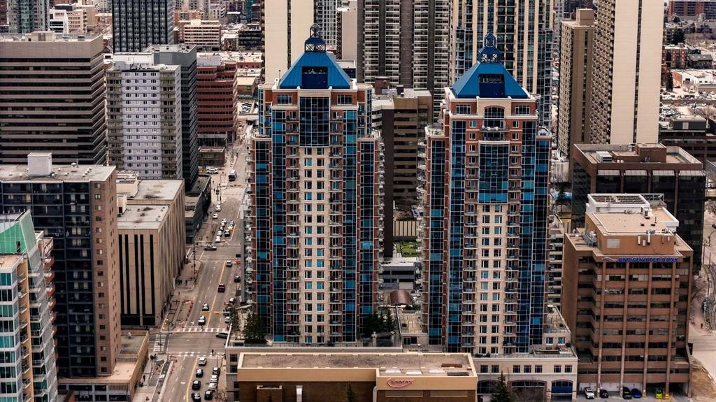 2402-910 5 Avenue Sw, Calgary, AB - With Facade