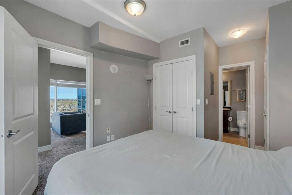 2402-910 5 Avenue Sw, Calgary, AB - Indoor Photo Showing Bedroom