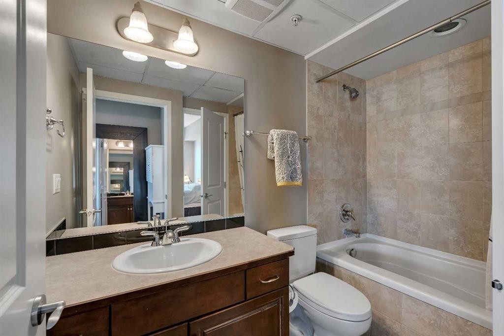 2402-910 5 Avenue Sw, Calgary, AB - Indoor Photo Showing Bathroom