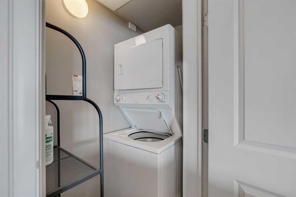 2402-910 5 Avenue Sw, Calgary, AB - Indoor Photo Showing Laundry Room