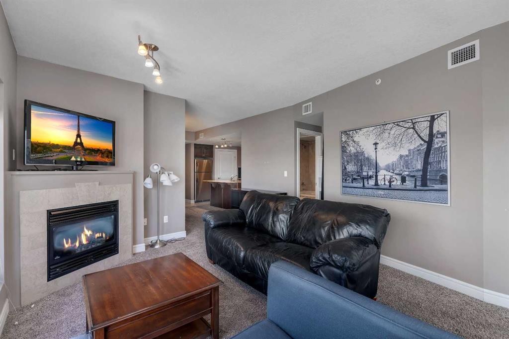 2402-910 5 Avenue Sw, Calgary, AB - Indoor Photo Showing Living Room With Fireplace