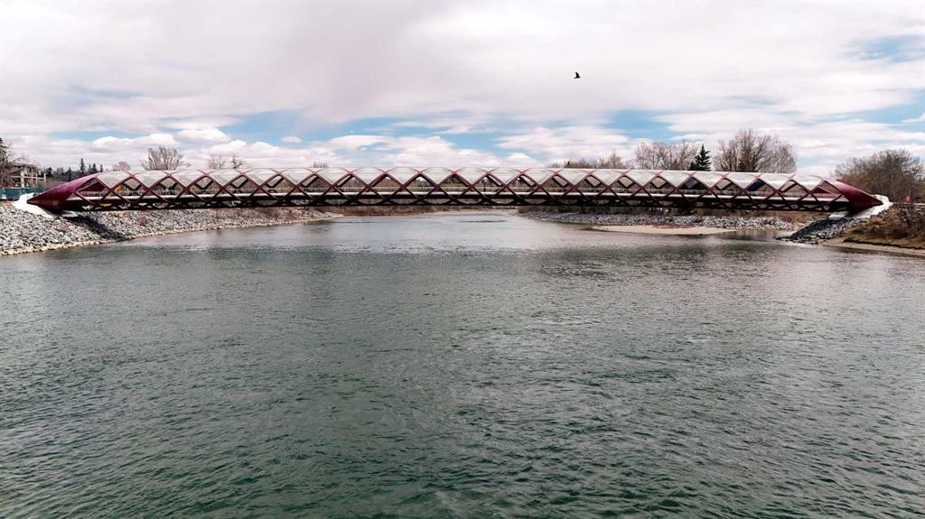 2402-910 5 Avenue Sw, Calgary, AB - Outdoor With Body Of Water With View