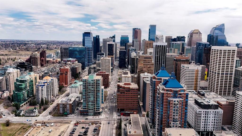 2402-910 5 Avenue Sw, Calgary, AB - Outdoor With View