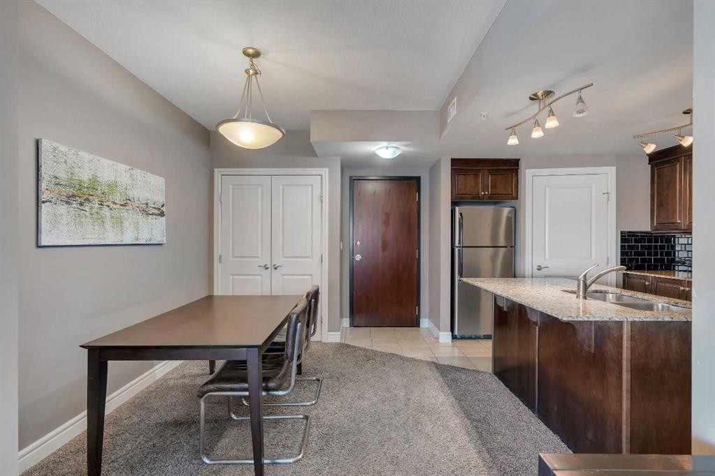 2402-910 5 Avenue Sw, Calgary, AB - Indoor Photo Showing Other Room