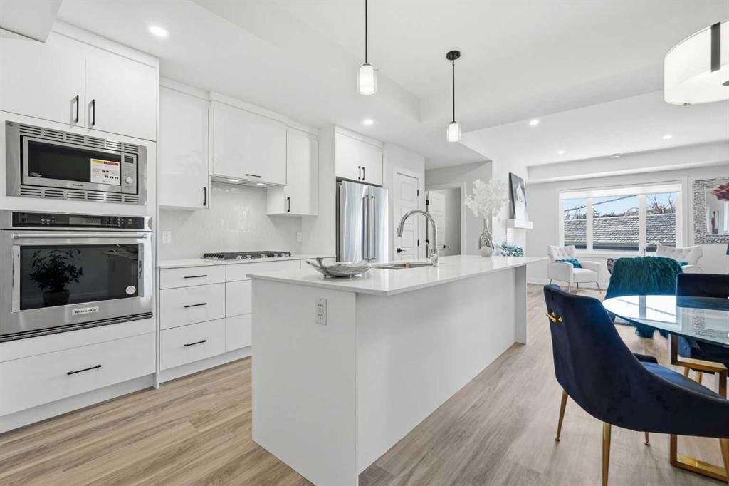 2-2635 1 Avenue Nw, Calgary, AB - Indoor Photo Showing Kitchen With Upgraded Kitchen