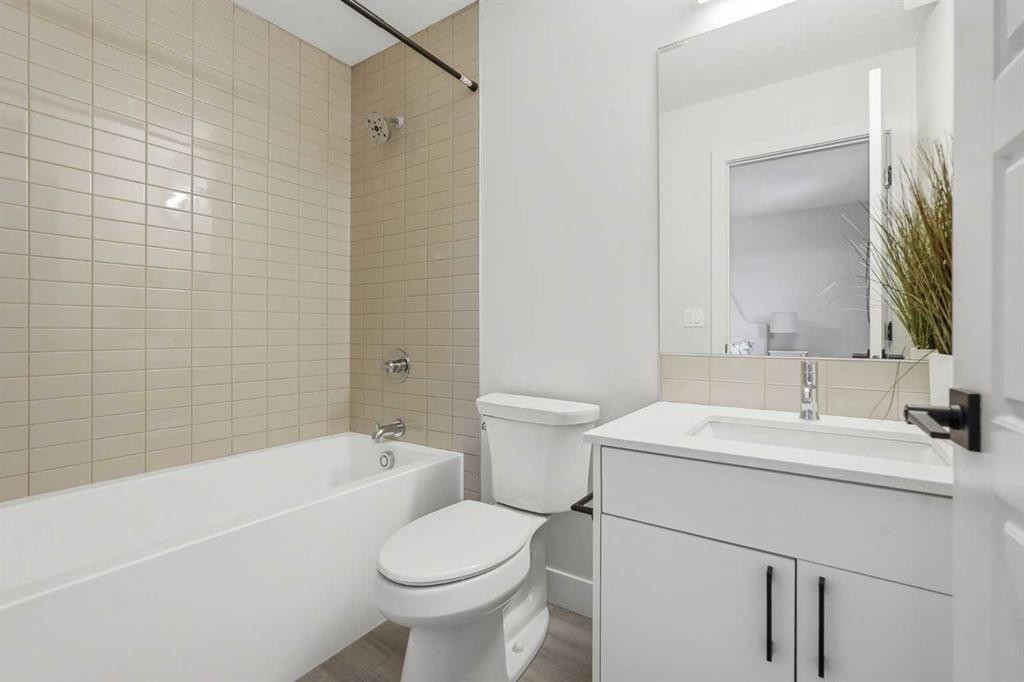 2-2635 1 Avenue Nw, Calgary, AB - Indoor Photo Showing Bathroom