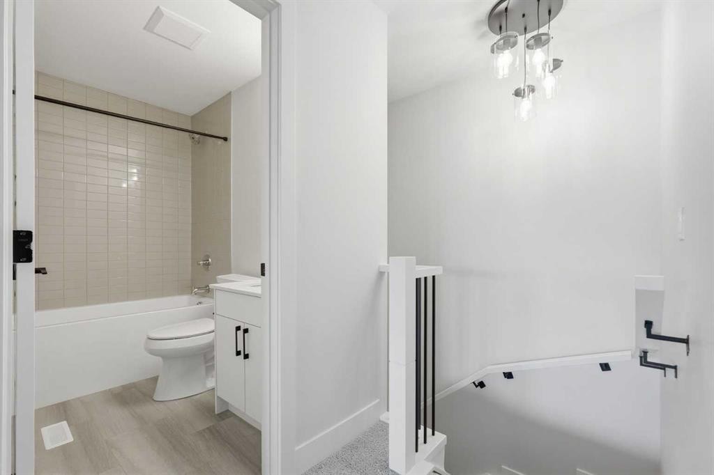 2-2635 1 Avenue Nw, Calgary, AB - Indoor Photo Showing Bathroom