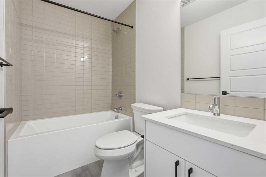 2-2635 1 Avenue Nw, Calgary, AB - Indoor Photo Showing Bathroom