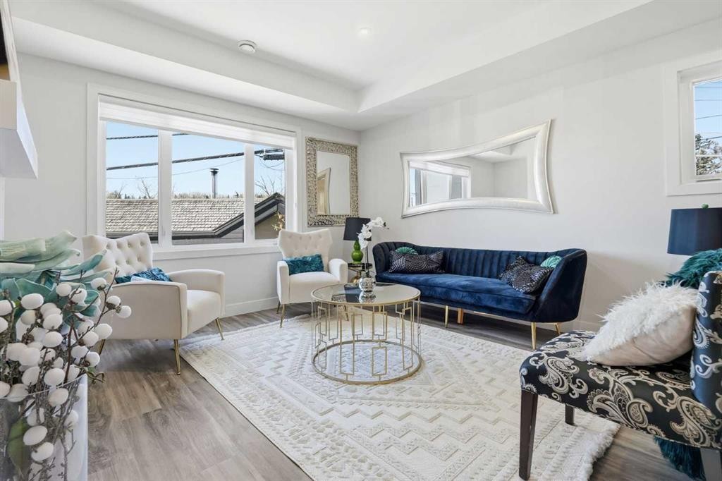 2-2635 1 Avenue Nw, Calgary, AB - Indoor Photo Showing Living Room