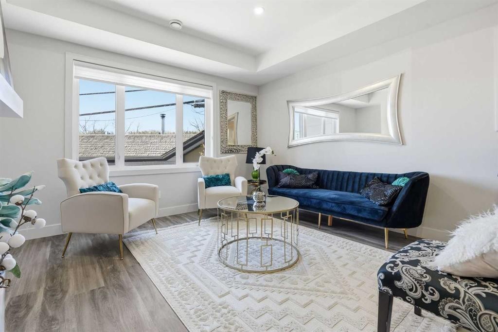 2-2635 1 Avenue Nw, Calgary, AB - Indoor Photo Showing Living Room