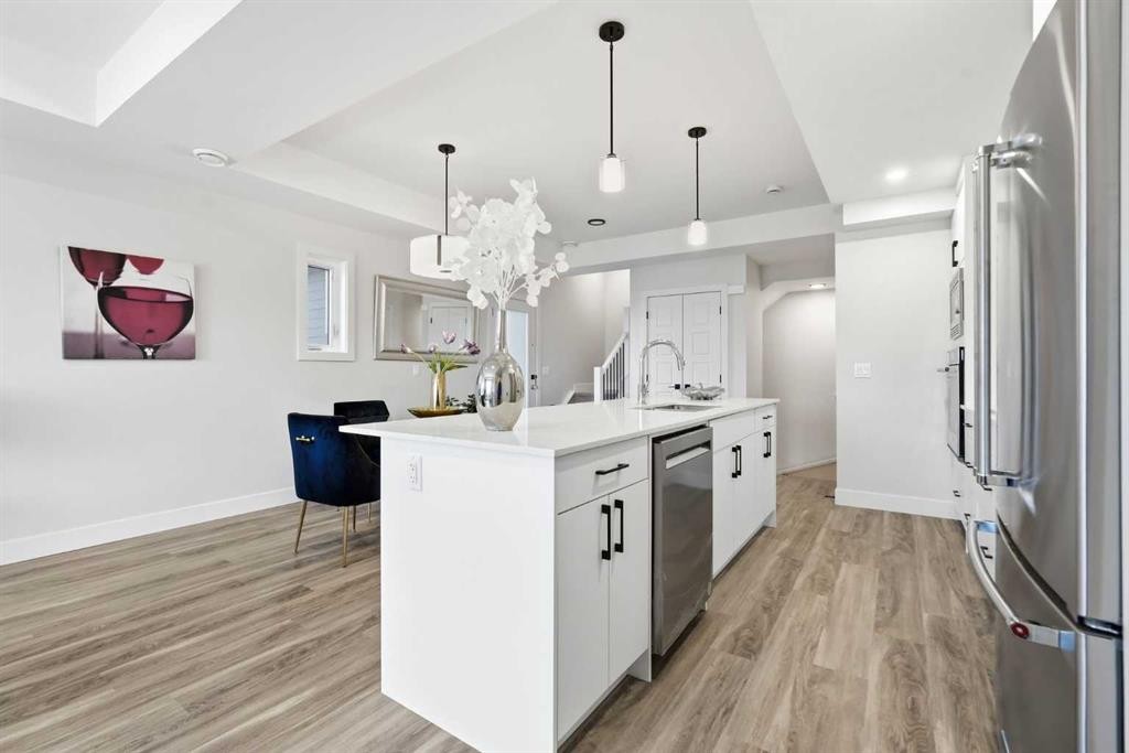 2-2635 1 Avenue Nw, Calgary, AB - Indoor Photo Showing Kitchen With Upgraded Kitchen