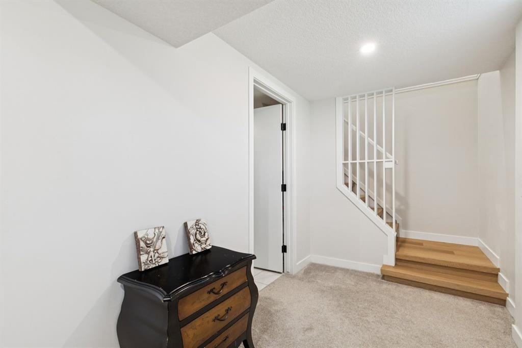 9723 3 Street Se, Calgary, AB - Indoor Photo Showing Other Room