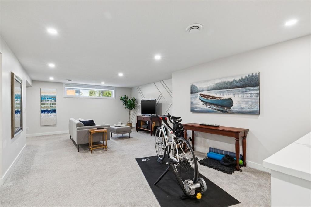 9723 3 Street Se, Calgary, AB - Indoor Photo Showing Other Room