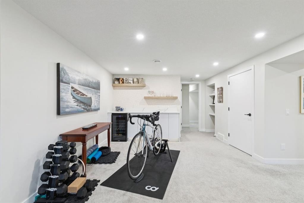 9723 3 Street Se, Calgary, AB - Indoor Photo Showing Other Room