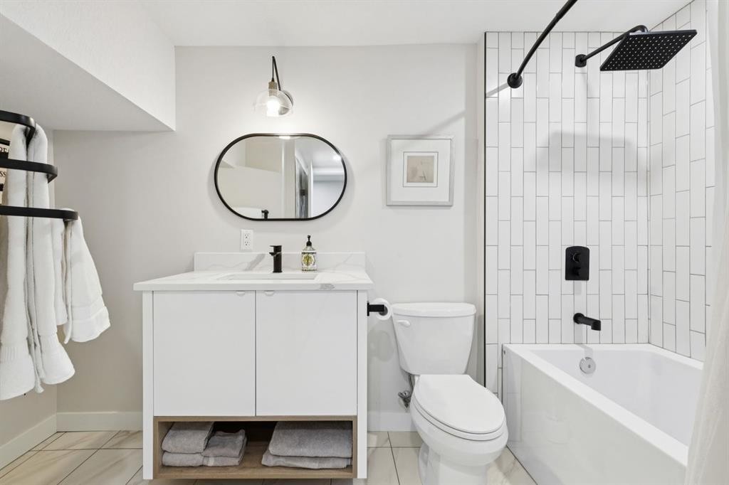 9723 3 Street Se, Calgary, AB - Indoor Photo Showing Bathroom
