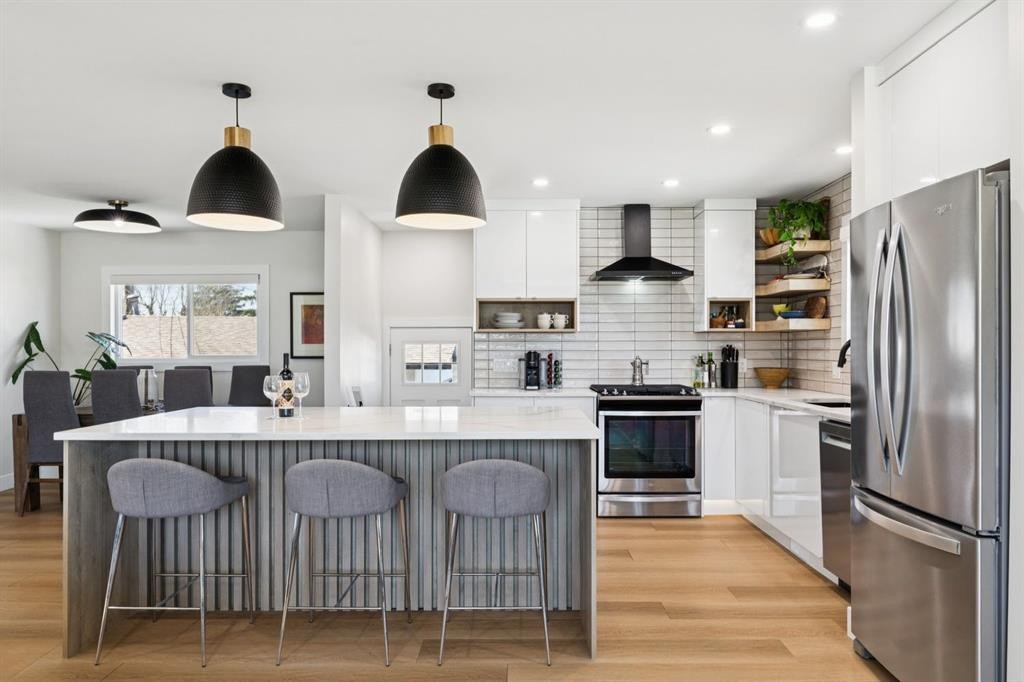 9723 3 Street Se, Calgary, AB - Indoor Photo Showing Kitchen With Stainless Steel Kitchen With Upgraded Kitchen
