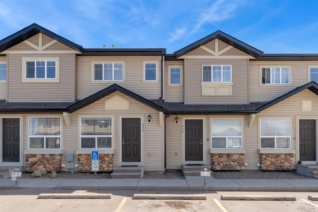 257 Saddlebrook Point Ne, Calgary, AB - Outdoor With Facade