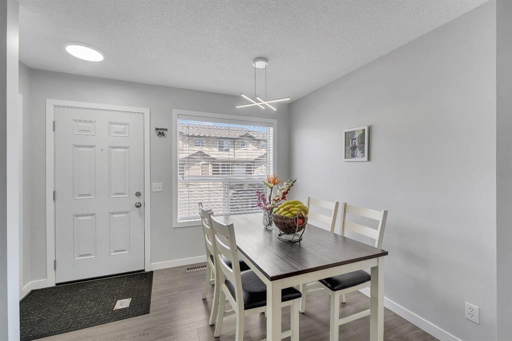 257 Saddlebrook Point Ne, Calgary, AB - Indoor Photo Showing Dining Room