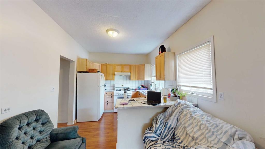 1625 23 Avenue Sw, Calgary, AB - Indoor