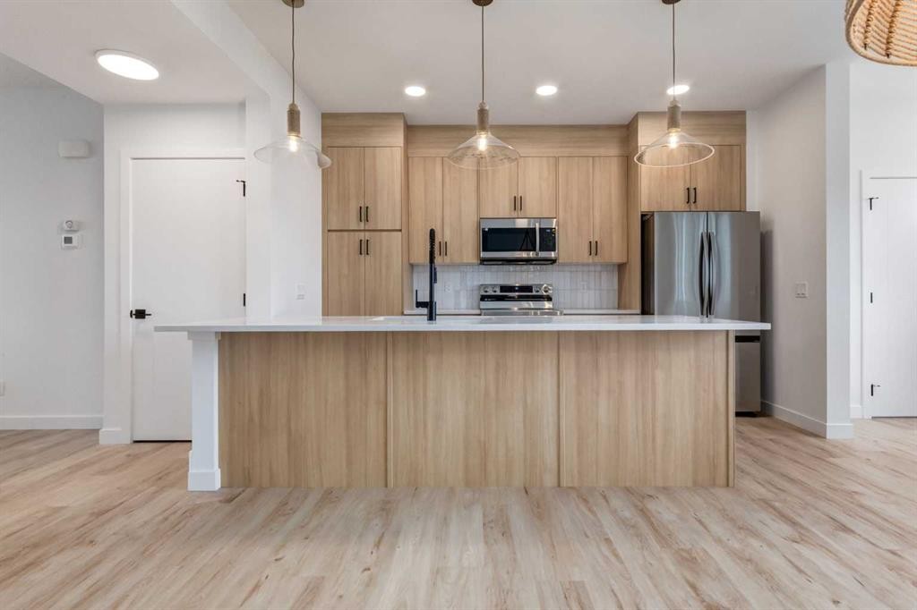 223 Sora Boulevard Se, Calgary, AB - Indoor Photo Showing Kitchen