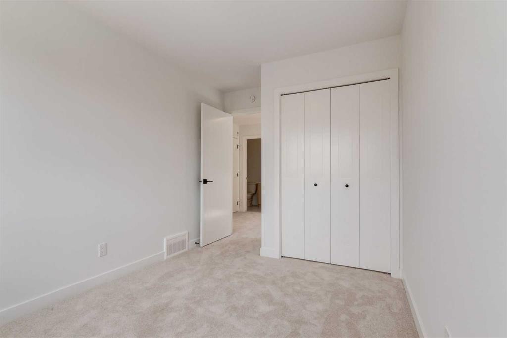 223 Sora Boulevard Se, Calgary, AB - Indoor