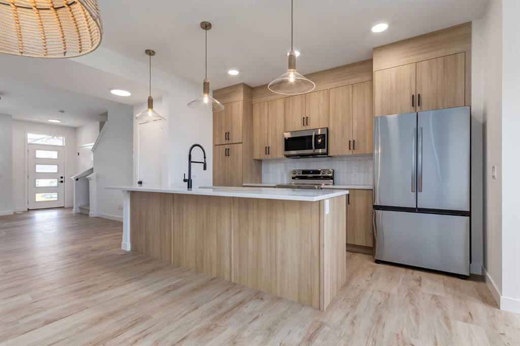 223 Sora Boulevard Se, Calgary, AB - Indoor Photo Showing Kitchen With Stainless Steel Kitchen With Upgraded Kitchen