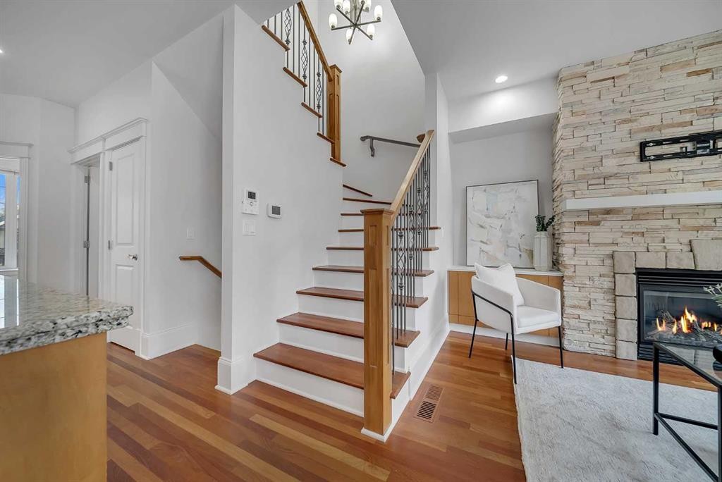 1010 19 Avenue Se, Calgary, AB - Indoor With Fireplace