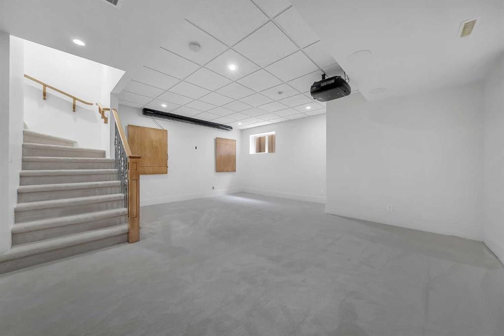 1010 19 Avenue Se, Calgary, AB - Indoor