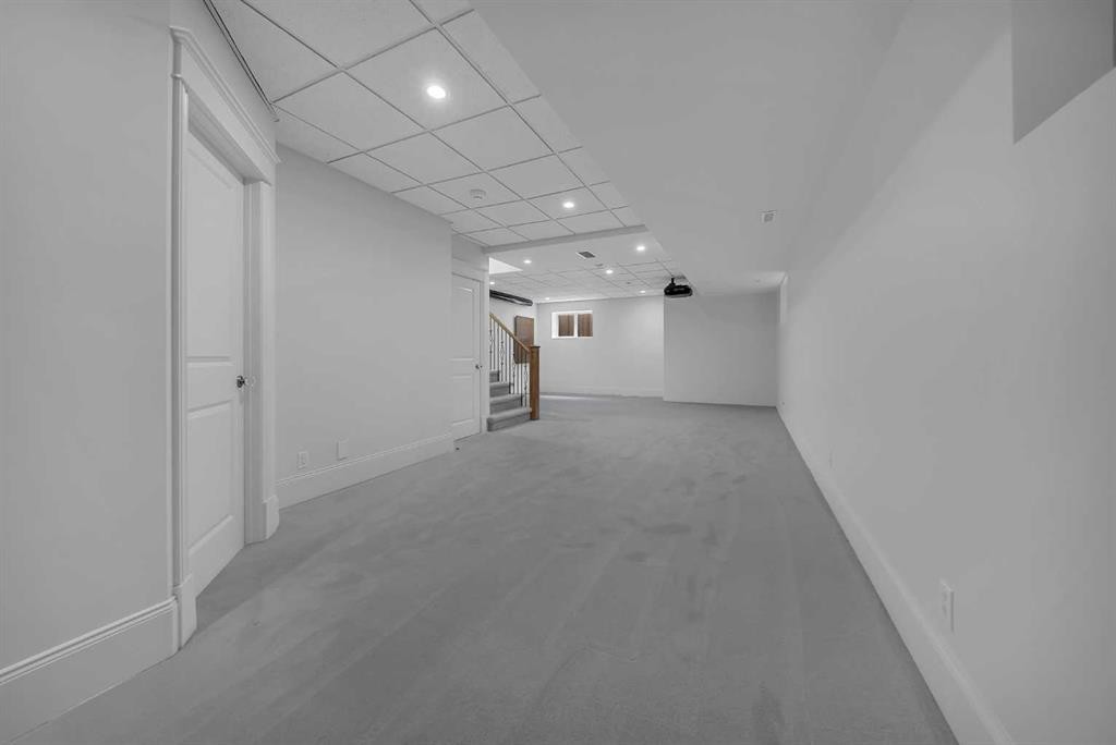 1010 19 Avenue Se, Calgary, AB - Indoor Photo Showing Other Room