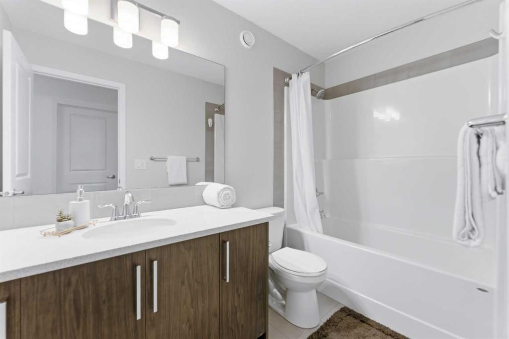 912 Seton Circle Se, Calgary, AB - Indoor Photo Showing Bathroom
