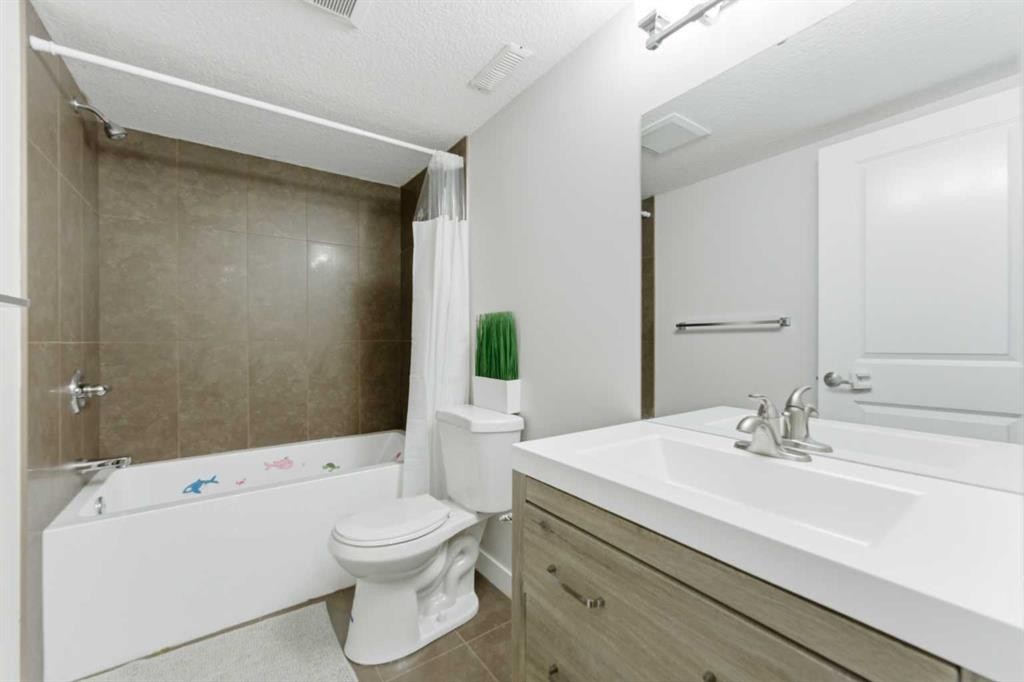 912 Seton Circle Se, Calgary, AB - Indoor Photo Showing Bathroom