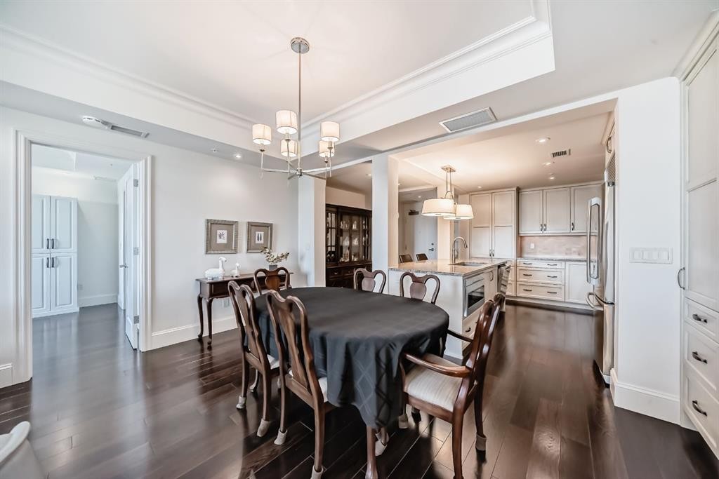 404-211 Quarry Way Se, Calgary, AB - Indoor Photo Showing Dining Room