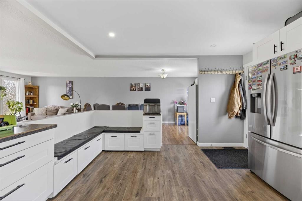 5218 Silverpark Close, Olds, AB - Indoor Photo Showing Kitchen