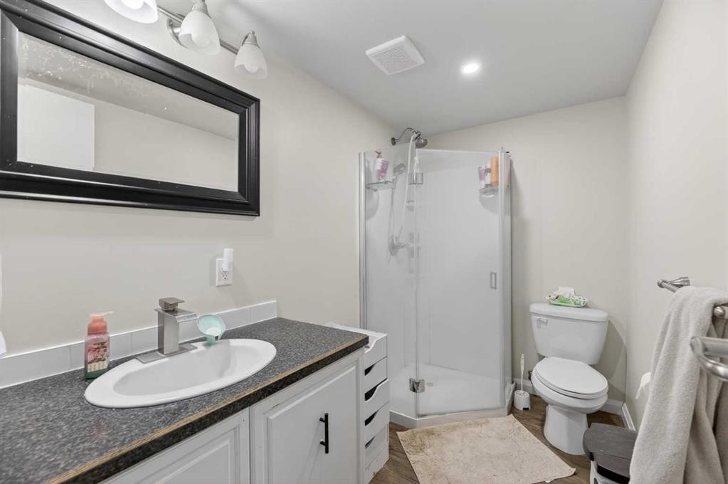 5218 Silverpark Close, Olds, AB - Indoor Photo Showing Bathroom