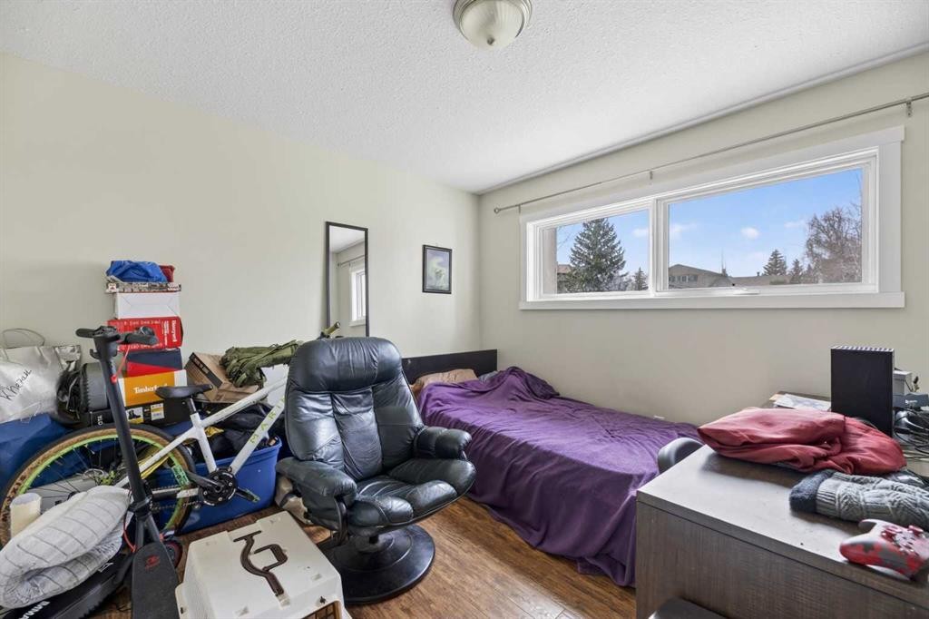 5218 Silverpark Close, Olds, AB - Indoor Photo Showing Bedroom