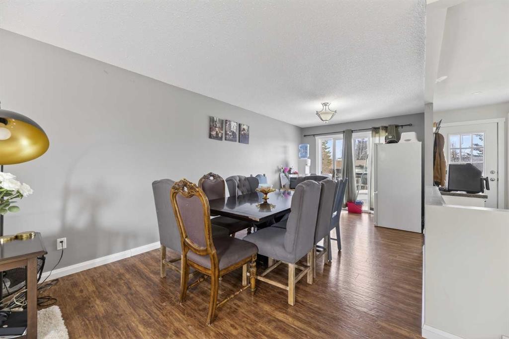5218 Silverpark Close, Olds, AB - Indoor Photo Showing Dining Room