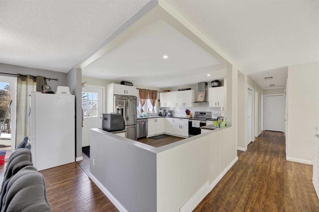 5218 Silverpark Close, Olds, AB - Indoor Photo Showing Kitchen