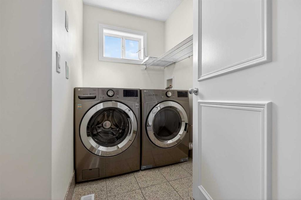 172 Cove Drive, Chestermere, AB - Indoor Photo Showing Laundry Room