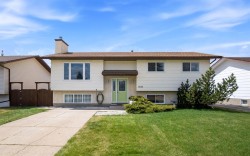 5626 57 Avenue Olds, AB T4H 1K2