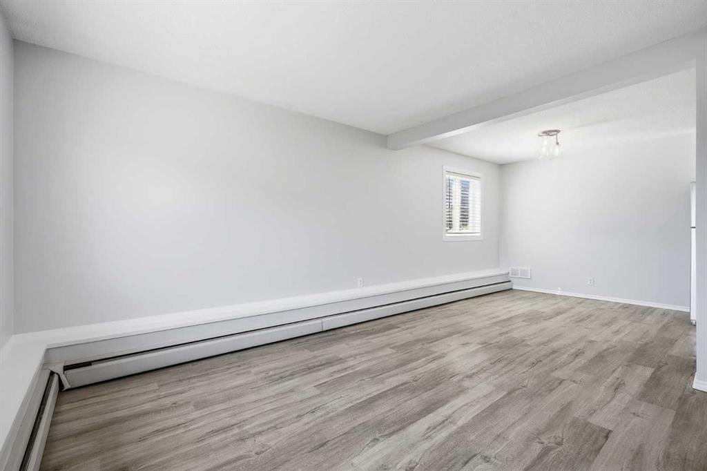 17-3809 45 Street Sw, Calgary, AB - Indoor Photo Showing Other Room