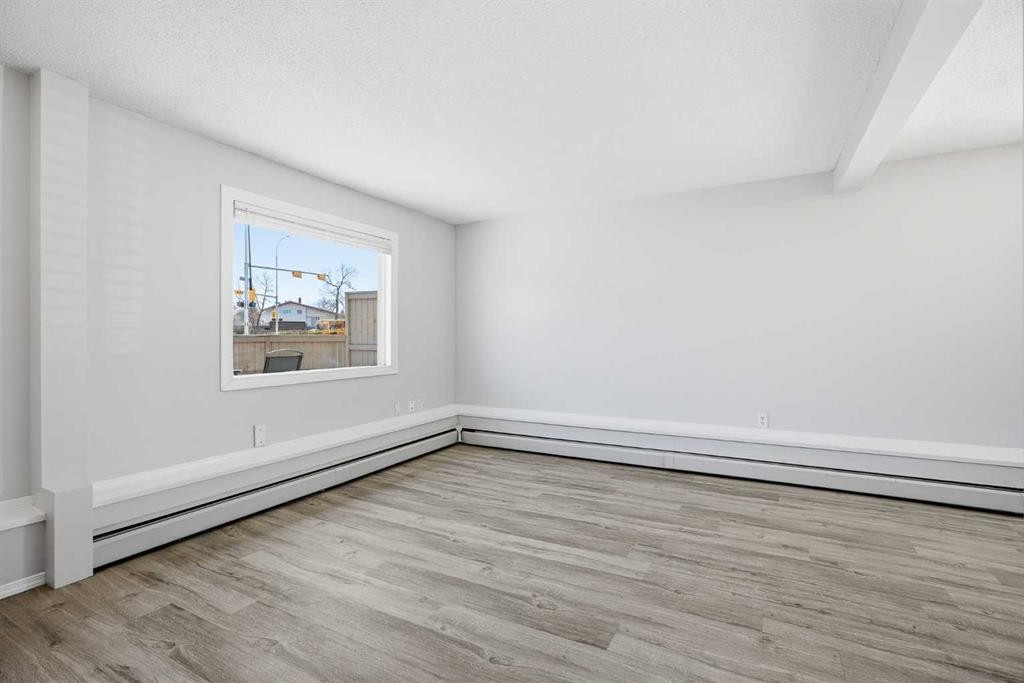 17-3809 45 Street Sw, Calgary, AB - Indoor Photo Showing Other Room
