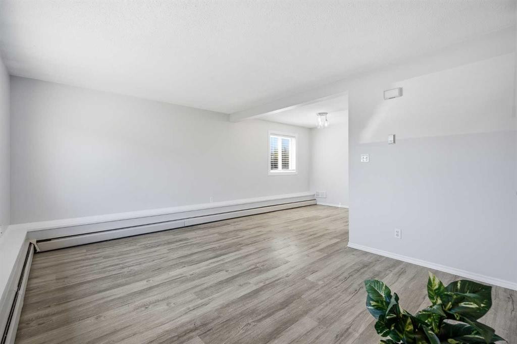 17-3809 45 Street Sw, Calgary, AB - Indoor Photo Showing Other Room