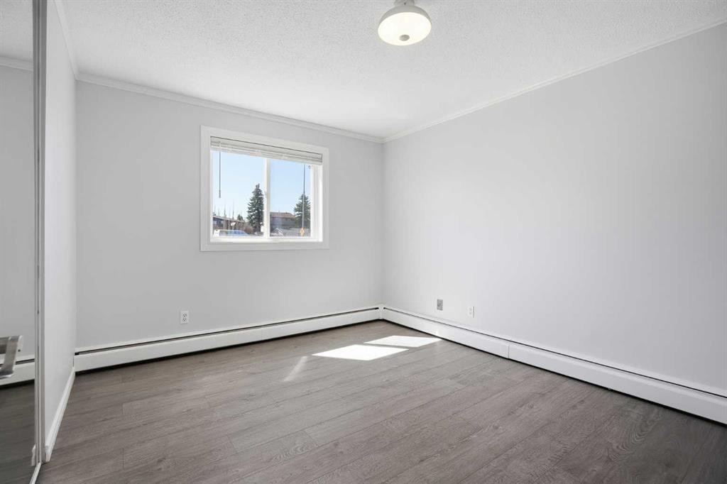 17-3809 45 Street Sw, Calgary, AB - Indoor Photo Showing Other Room