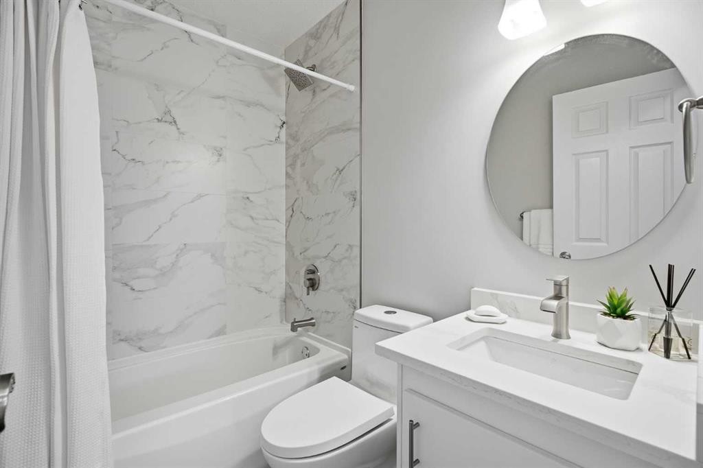 17-3809 45 Street Sw, Calgary, AB - Indoor Photo Showing Bathroom