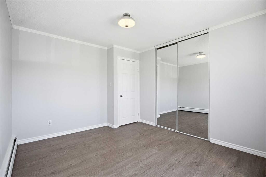17-3809 45 Street Sw, Calgary, AB - Indoor Photo Showing Other Room