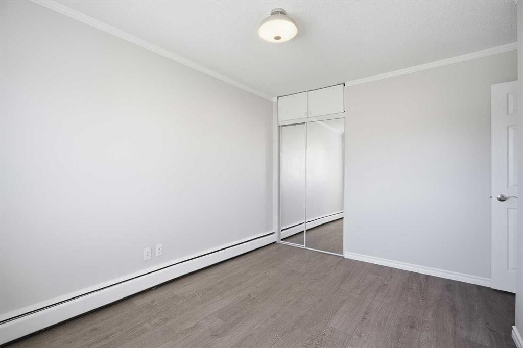 17-3809 45 Street Sw, Calgary, AB - Indoor Photo Showing Other Room