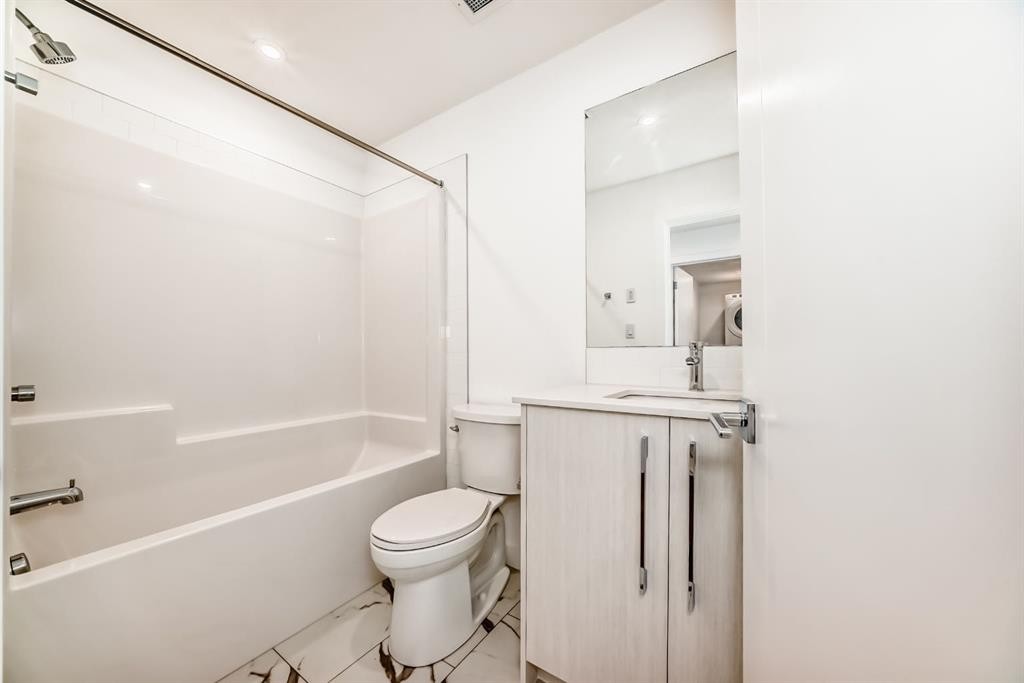 2201-44 Skyview Parkway Ne, Calgary, AB - Indoor Photo Showing Bathroom