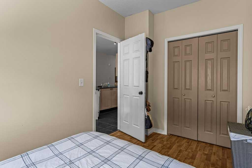211-176 Kananaskis Way, Canmore, AB - Indoor Photo Showing Bedroom